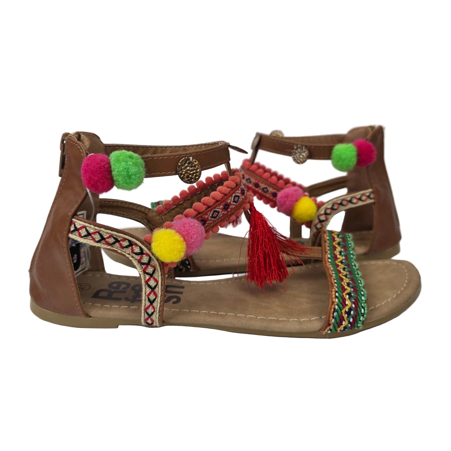 Sandalias Planas Boho con Pompones Refresh Color Camel – Pasarela Concept