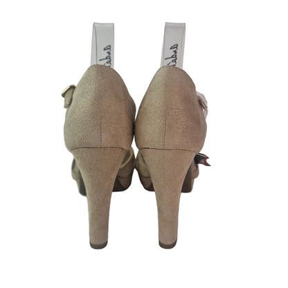 Sandalia Xti Oro Suave con Rejilla y Tacón Bloque de 9cm