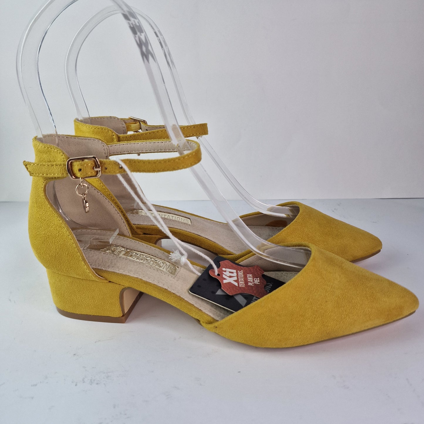Zapato Xti antelina Amarillo