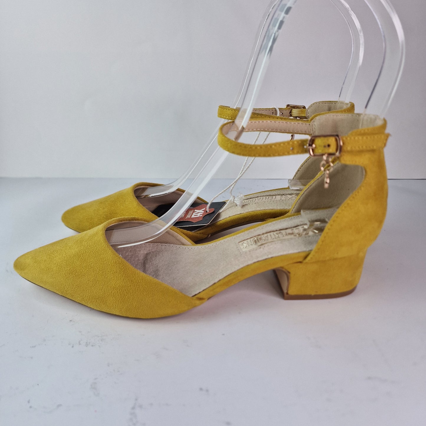 Zapato Xti antelina Amarillo