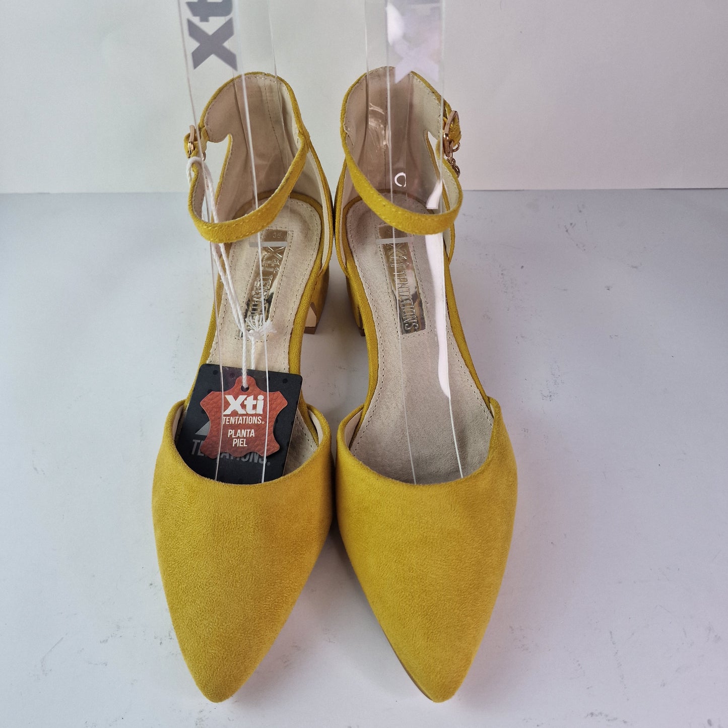 Zapato Xti antelina Amarillo