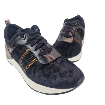 Deportiva Terciopelo Negro Maria Mare