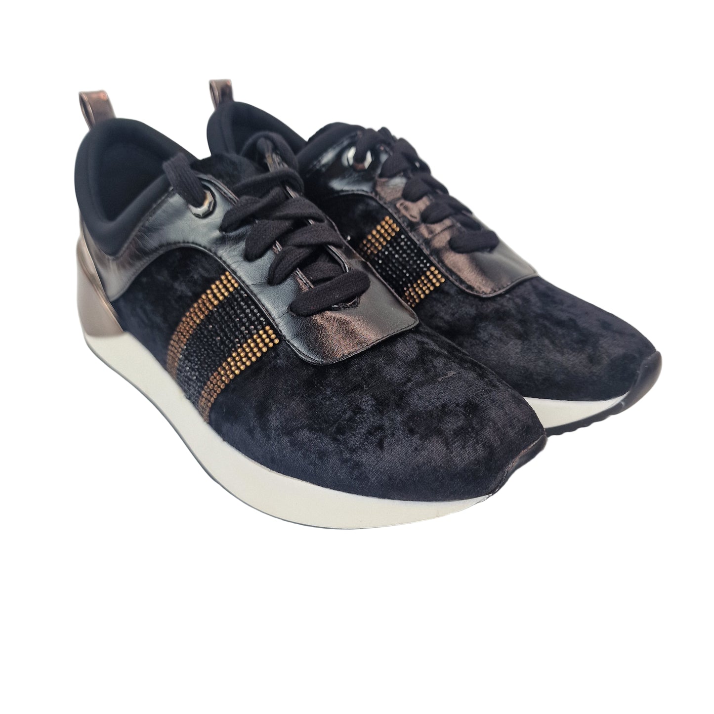 Deportiva Terciopelo Negro Maria Mare