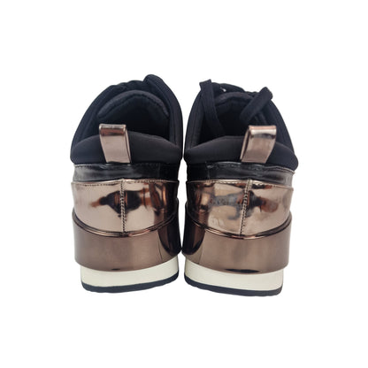 Deportiva Terciopelo Negro Maria Mare