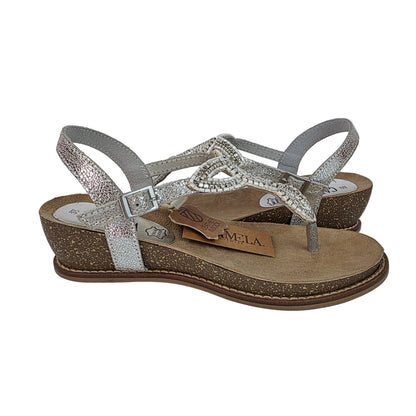 Sandalia de Dedo Joya Carmela en Piel Plata con Strass