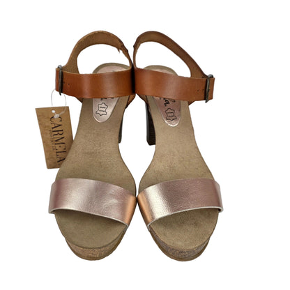 Sandalia de Tacón Carmela de Piel Cuero y Oro Rosa – Pasarela Concept