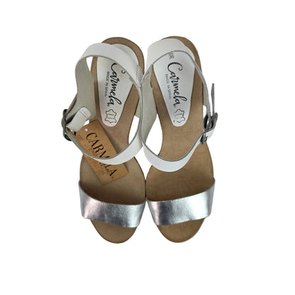 Sandalia de Tacón Carmela de Piel Blanca y Plata Metalizada – Pasarela Concept
