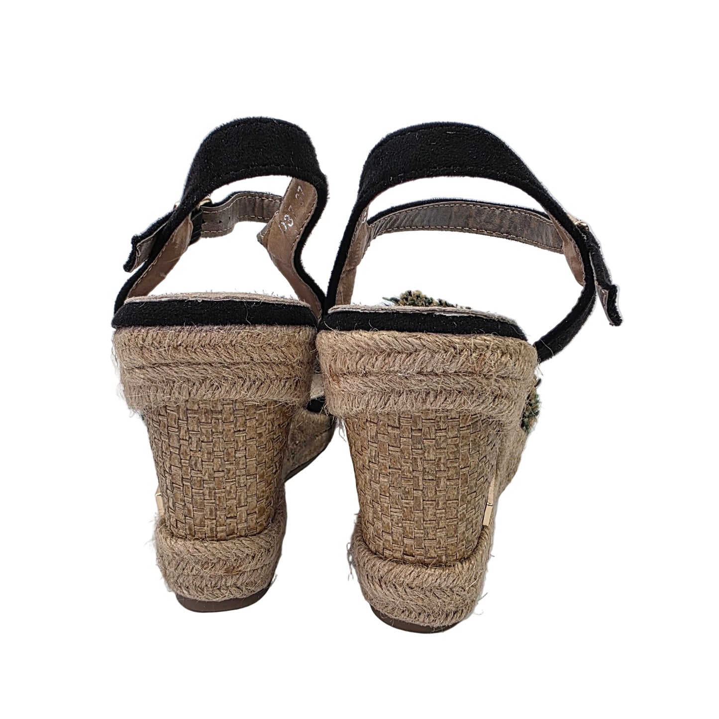 Sandalias de Cuña Pasarela Concept Negra con Detalle Étnico y Perlas