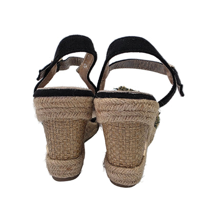 Sandalias de Cuña Pasarela Concept Negra con Detalle Étnico y Perlas