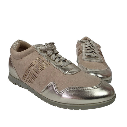 Sneakers Pasarela Concept en Antelina Beige con Acabado Oro Metalizado