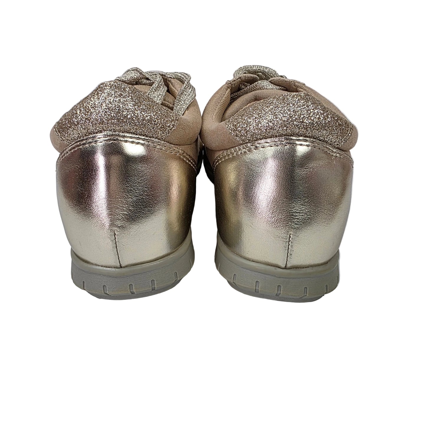 Sneakers Pasarela Concept en Antelina Beige con Acabado Oro Metalizado