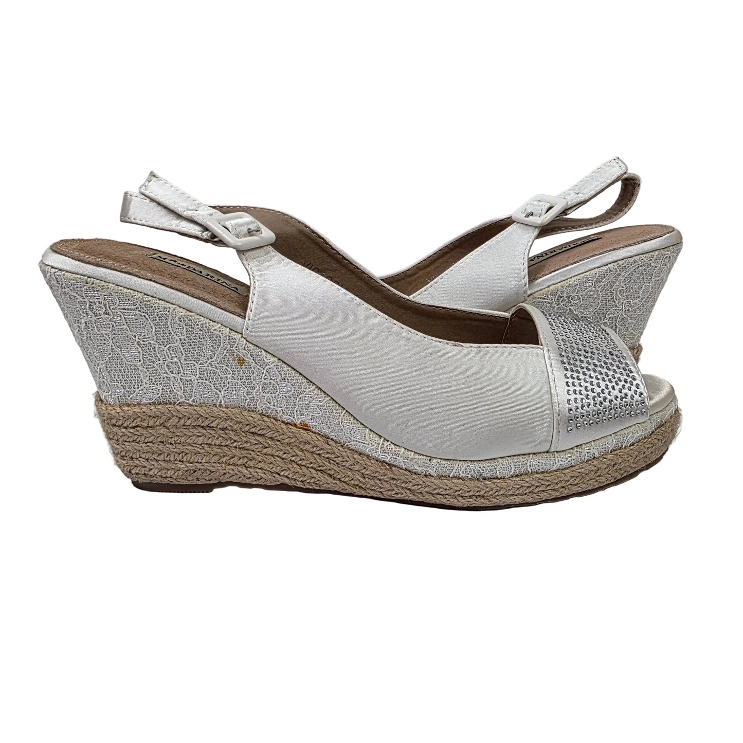 Sandalia de Cuña Pasarela Concept en Raso Blanco con Strass y Encaje