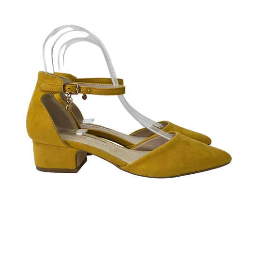 Zapato de Salón Xti Mostaza con Pulsera y Plantilla de Piel - Selección Pasarela Concept