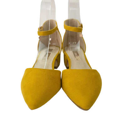 Zapato de Salón Xti Mostaza con Pulsera y Plantilla de Piel - Selección Pasarela Concept