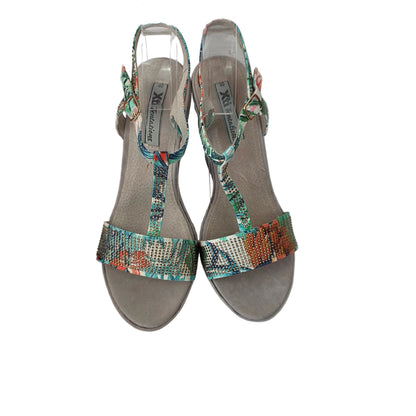 Sandalia de Cuña Xti con Estampado Tropical y Pedrería - Selección Pasarela Concept