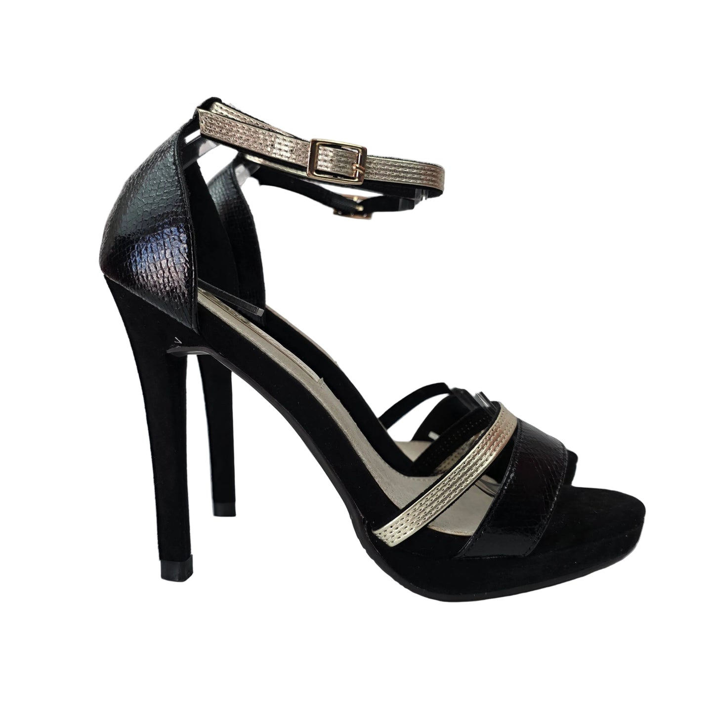 Sandalia de Tacón Xti Negra con Detalles Oro y Textura Animal – Pasarela Concept
