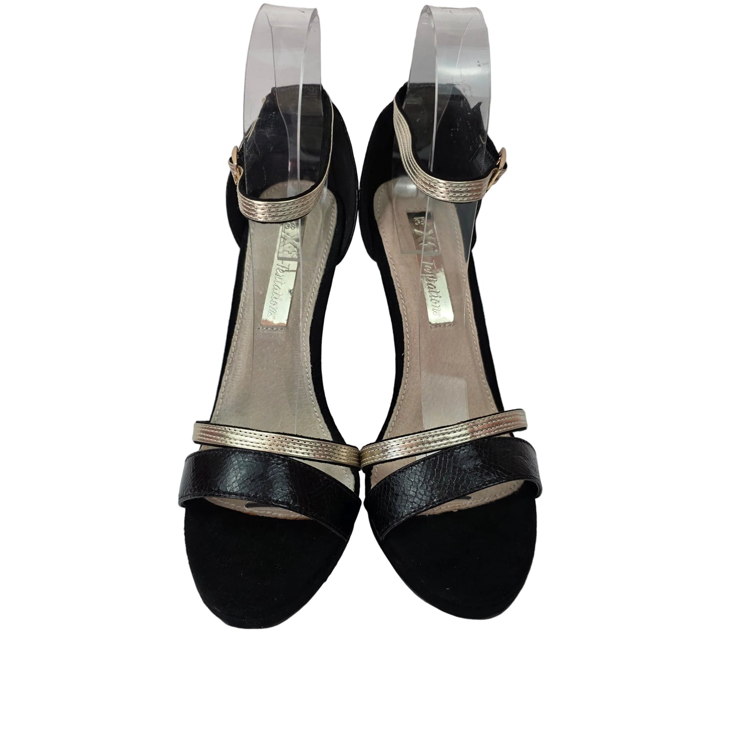 Sandalia de Tacón Xti Negra con Detalles Oro y Textura Animal – Pasarela Concept