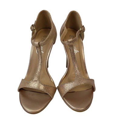 Sandalia de Tacón Refresh Oro Rosa Metalizada con Tira en T – Pasarela Concept