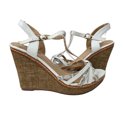 Sandalia de Cuña Pasarela Concept Blanca y Plata con Diseño Tricolor