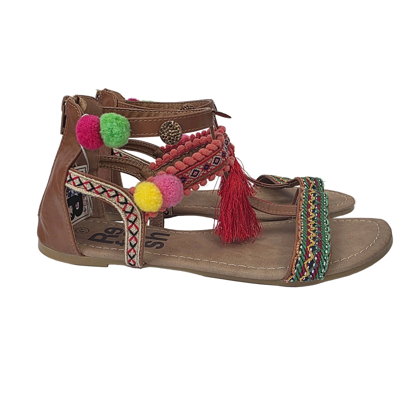 Sandalias Planas Boho con Pompones Refresh Color Camel – Pasarela Concept