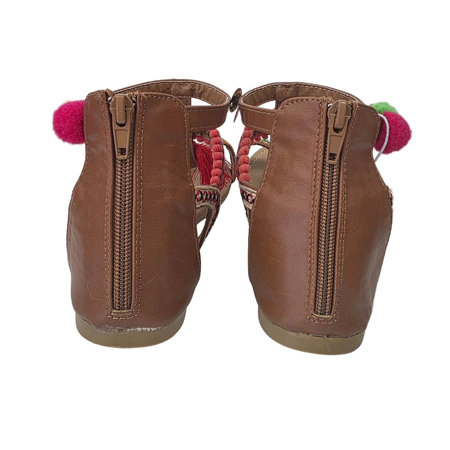 Sandalias Planas Boho con Pompones Refresh Color Camel – Pasarela Concept