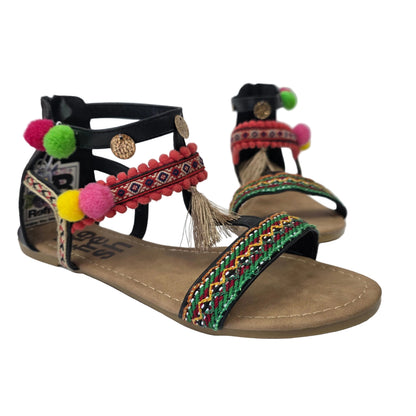 Sandalias Planas Boho con Pompones Refresh Color Negro – Pasarela Concept