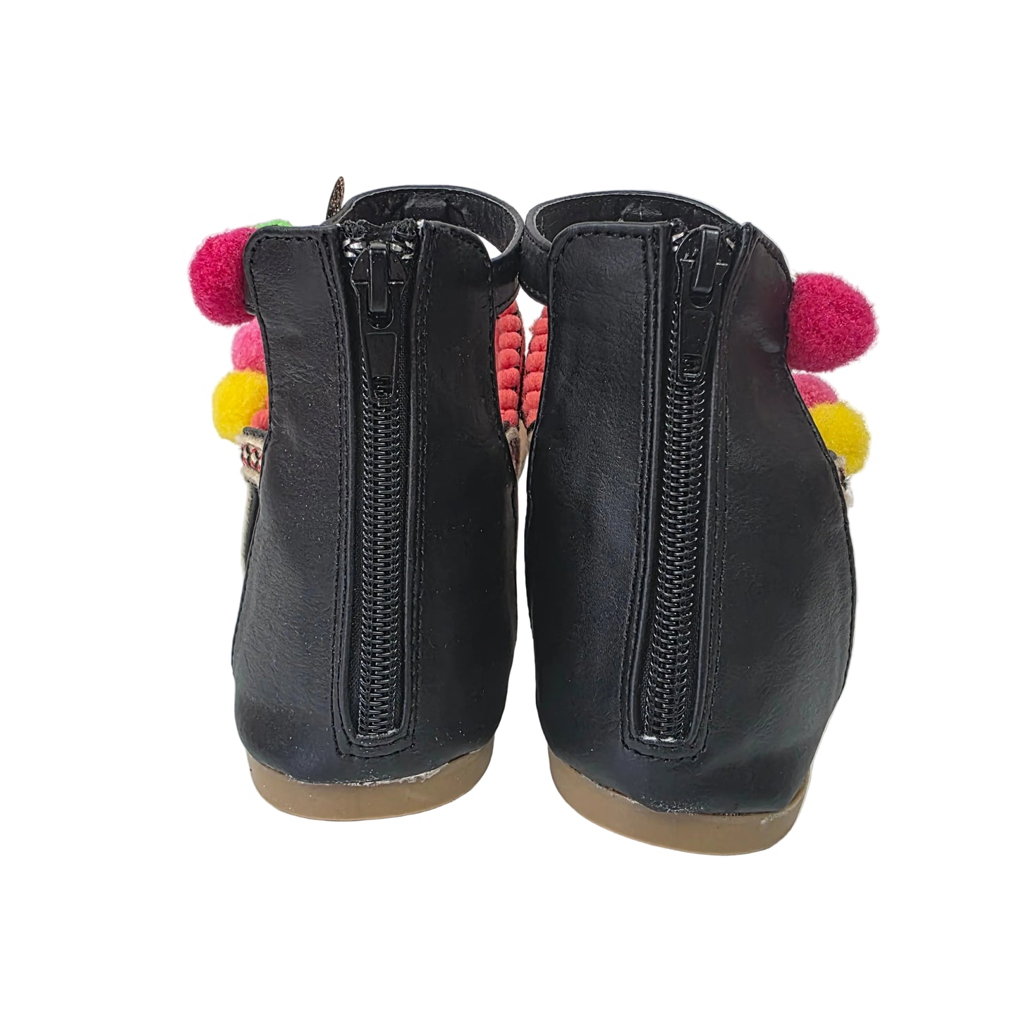 Sandalias Planas Boho con Pompones Refresh Color Negro – Pasarela Concept