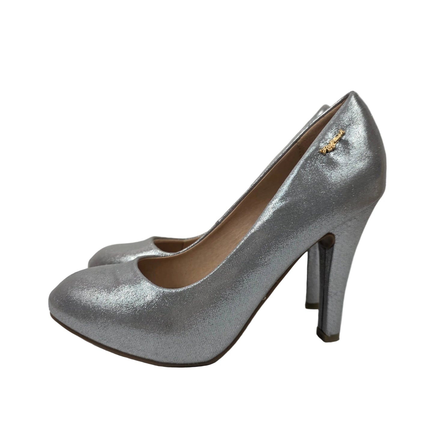 Zapatos de Salón con Plataforma Oculta Refresh Color Plata – Pasarela Concept