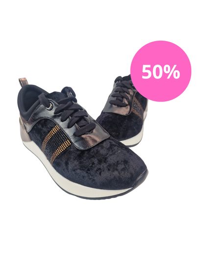 Deportiva Terciopelo Negro Maria Mare