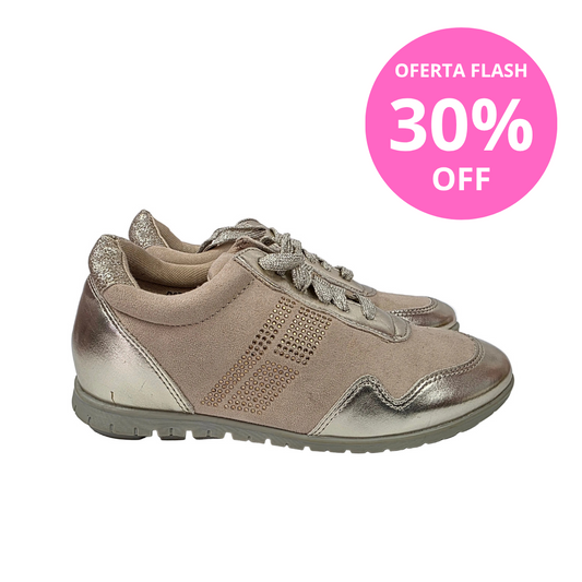 Sneakers Pasarela Concept en Antelina Beige con Acabado Oro Metalizado