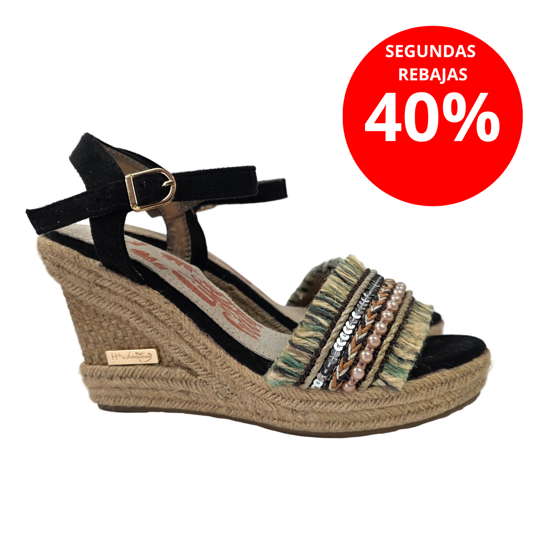 Sandalias de Cuña Pasarela Concept Negra con Detalle Étnico y Perlas