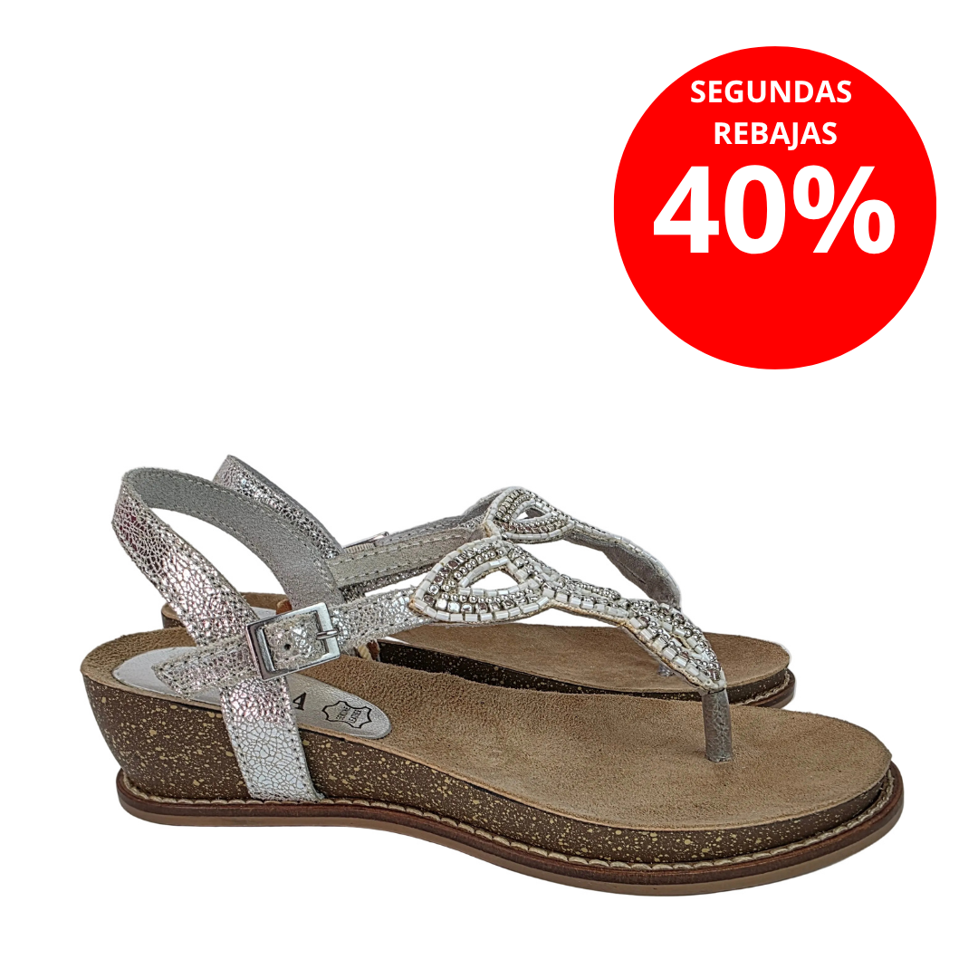 Sandalia de Dedo Joya Carmela en Piel Plata con Strass